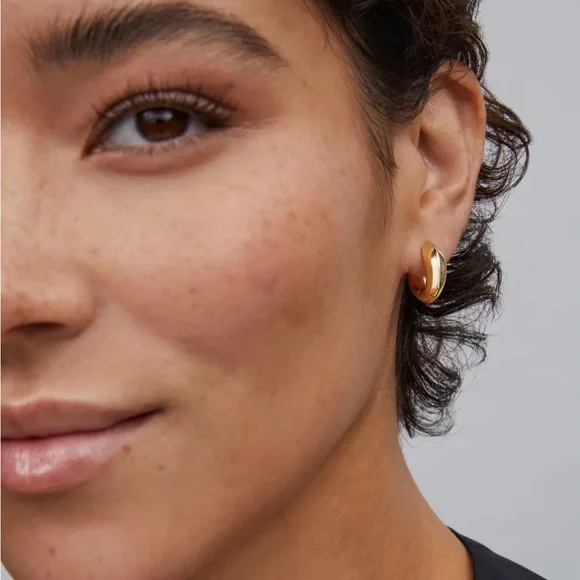 Kendra Scott Mikkie Metal Huggie - Picture 2 of 3